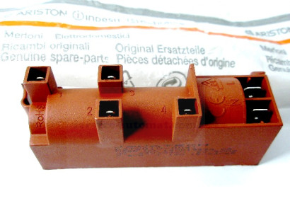 C00118464 ( 2вх 4вых ) электроподжиг для газовой плиты Ariston 